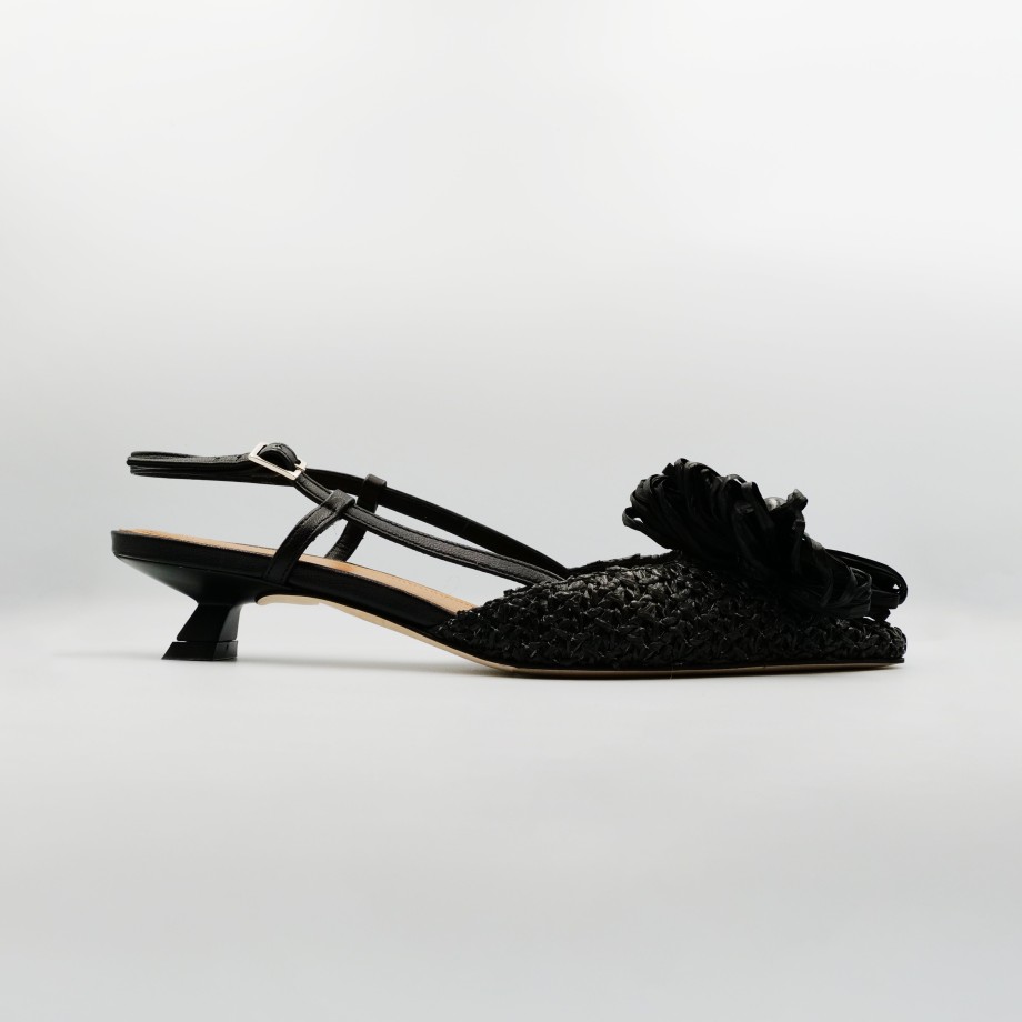 Slingback Esteban Calzature | Chantal - Slingback In Pelle E Rafia Neri Tacco Basso E Accessorio Fiore