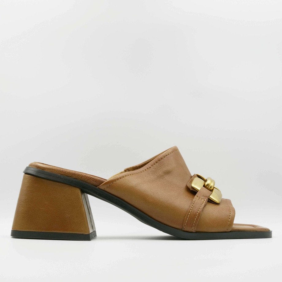 Mules/Scalzati Esteban Calzature | Scalzati In Pelle Color Cuoio Accessorio In Oro E Tacco Largo Mjus