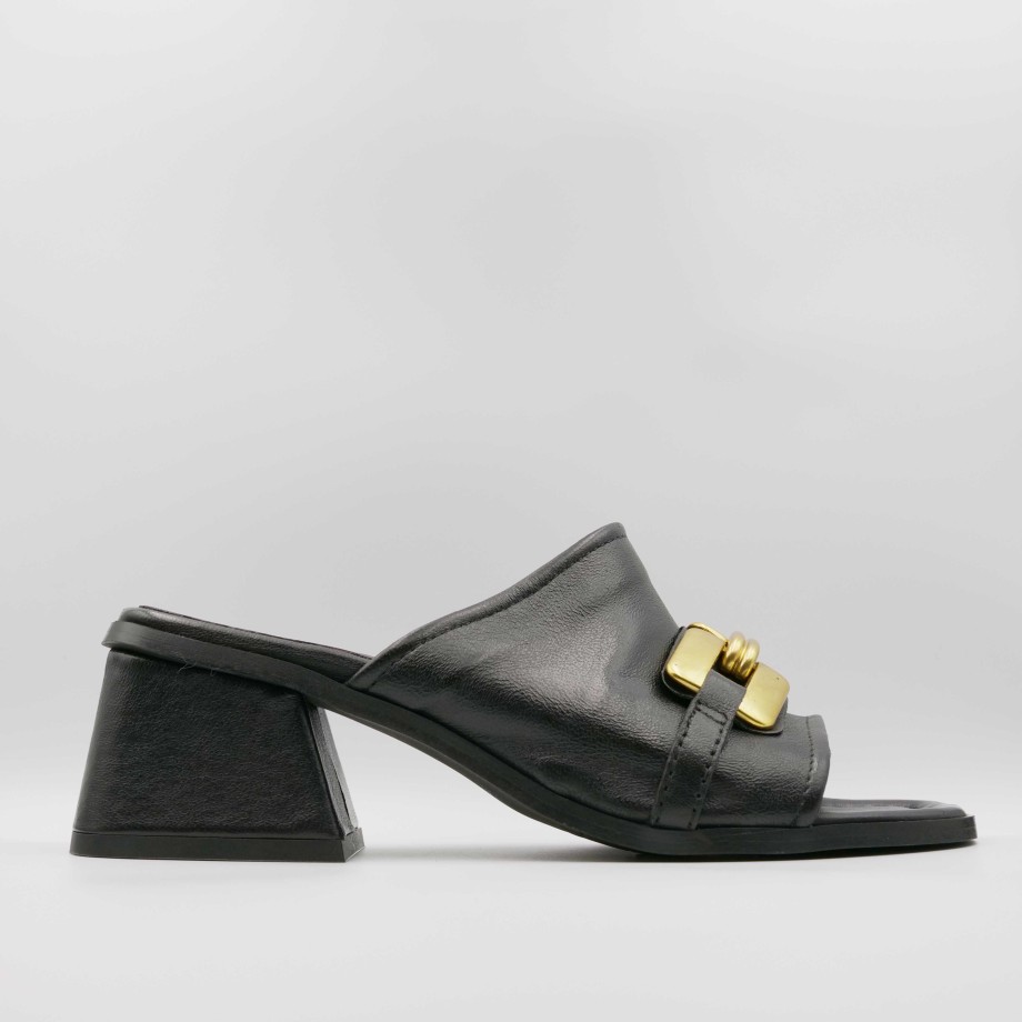 Mules/Scalzati Esteban Calzature | Scalzati In Pelle Neri Accessorio In Oro E Tacco Largo Mjus Nero